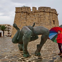 Marion with the sculpture Giant of Salt in Moraira which is an ode to the ability of the human spirit to be reborn after collective tragedies such as Covid-19